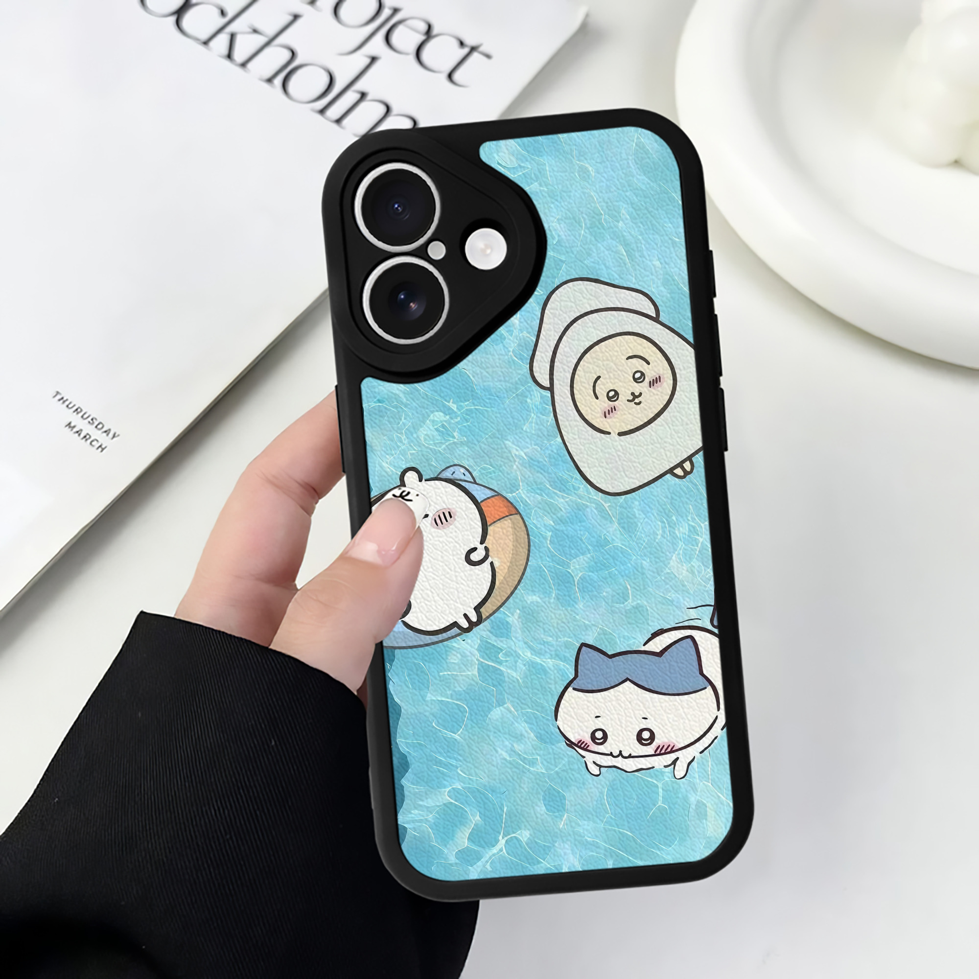 （画像用） ちいかわ Chii-kawa 【iPhone 16シリーズ対応】シリコンスマホケース（レザー調） 材質：シリコン